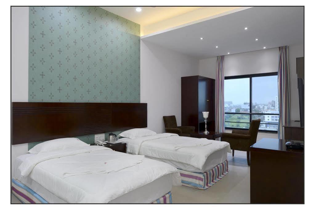 Oyo 710 Hotel Kshitij Pune Luaran gambar