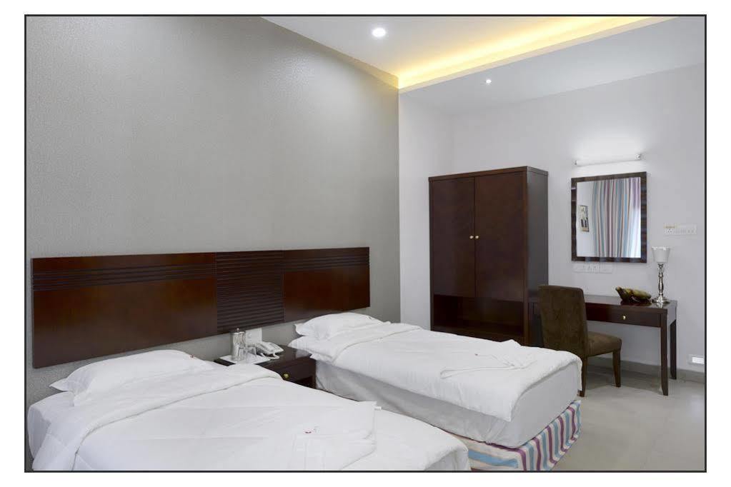 Oyo 710 Hotel Kshitij Pune Luaran gambar
